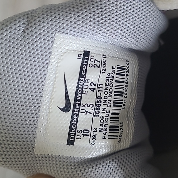 Nike size 10 - Picture 4 of 5